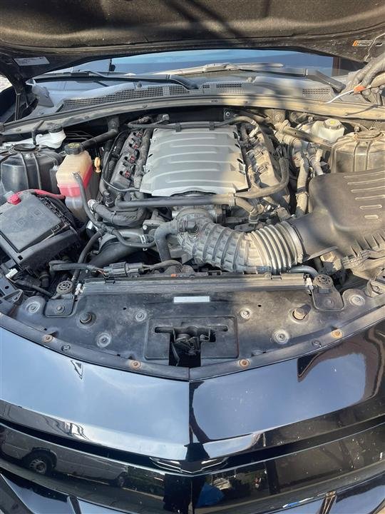 Silnik V8 w naprawie